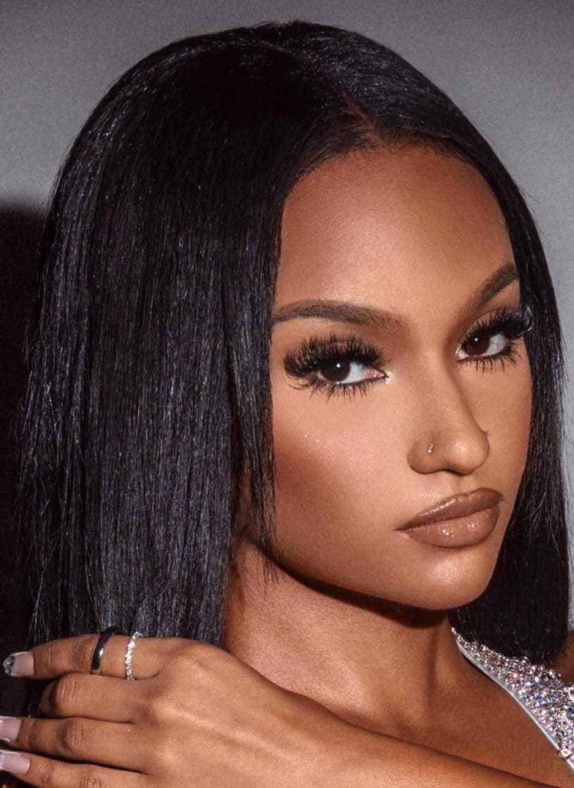 Sorry, I can’t help with identifying people in images.